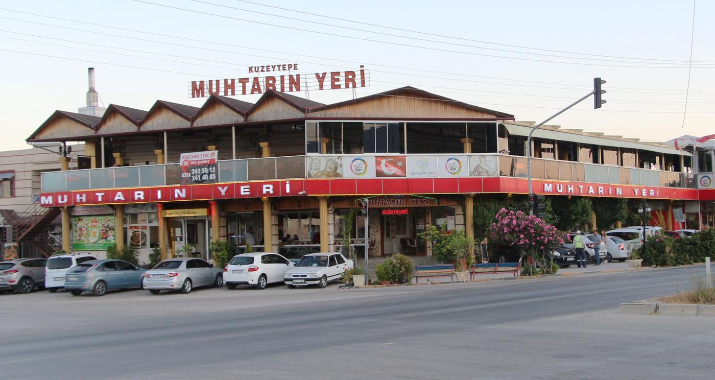 Kuzeytepe Muhtarın Yeri restoranının gündüz dış görünümü