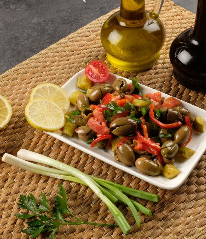 Hatay usulü kırma zeytin salatası